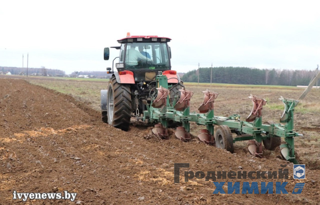 Зяблевая обработка почвы в СУП Лаздуны-Агро.jpg